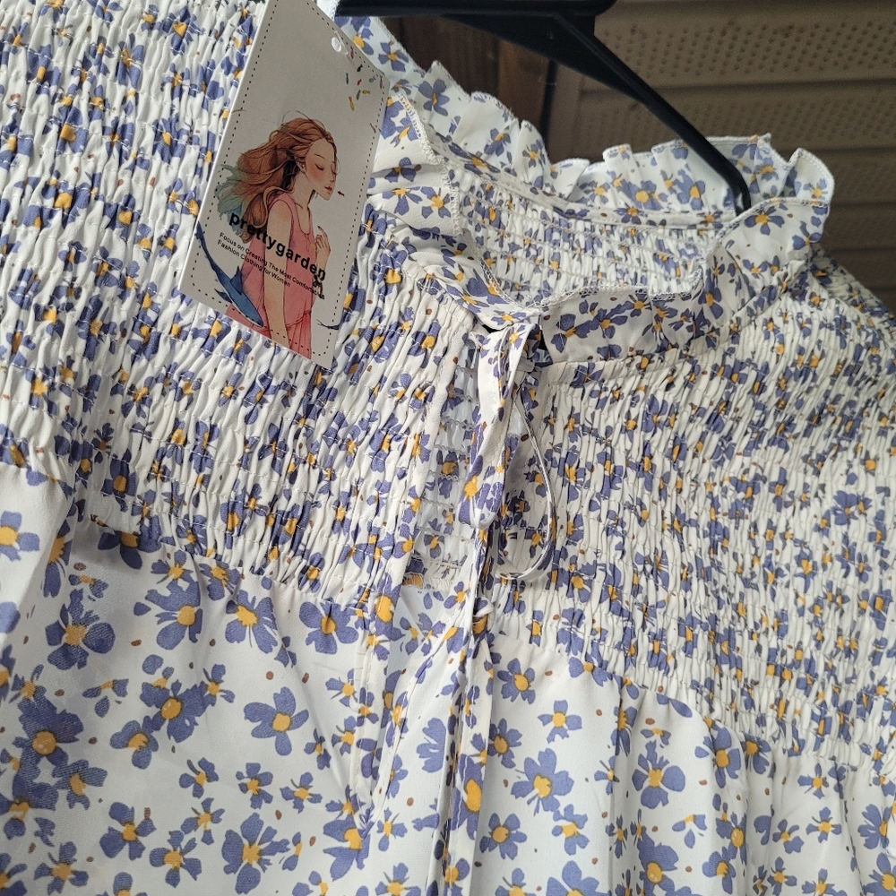 Short sleeved ruffle bouse